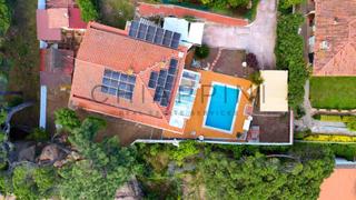Haus in Tueda. Casa autosuficiente con vistas al mar y piscina