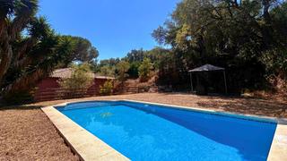 Maison à Urbanitzacions del Nord. Casa independiente con piscina
