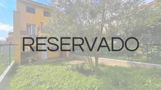 Semi detached house in Manlleu. Casa con jardín y garaje
