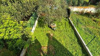 Reihenhaus in Manlleu. Casa con jardín y garaje