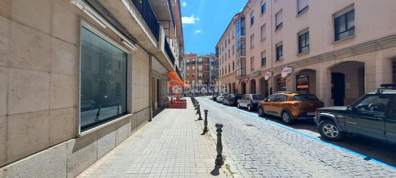 Foto a0b73492-7e23-4984-a974-f448cf2aa183. Local comercial a Centro Ávila