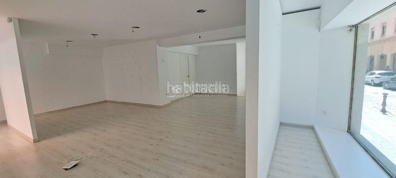 Foto fe5083ea-0b5b-40f8-9b7b-2ff74efb43a7. Local comercial a Centro Ávila