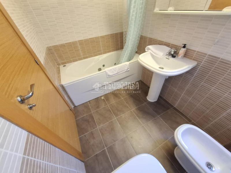 Foto 174a6bda-2c69-43bb-a58c-f563bd8bf254. Doppelhaus mit heizung parking in Sur Ávila