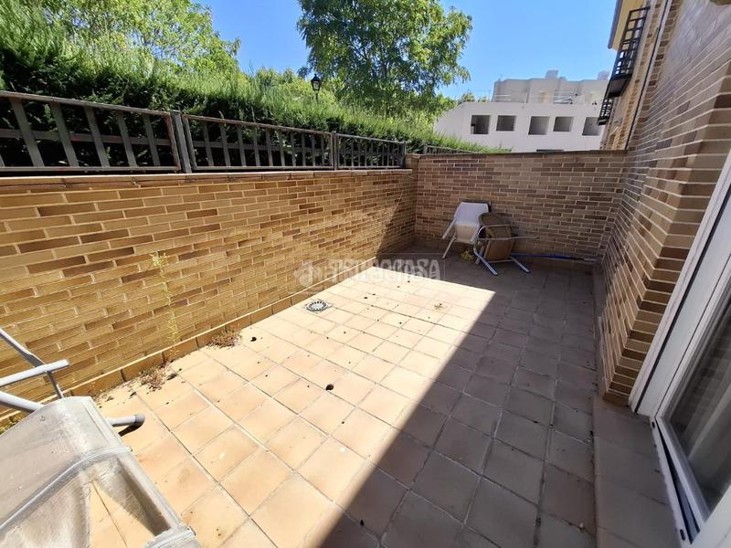 Foto 41e65bd8-daf6-416c-9d30-e3f15095491a. Doppelhaus mit heizung parking in Sur Ávila