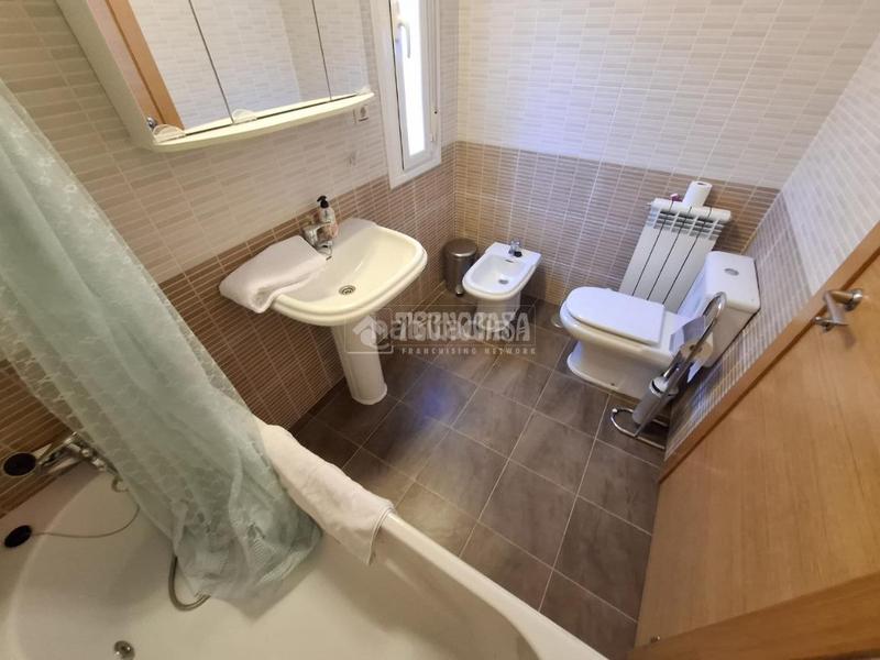 Foto abb3ff6a-da04-4f17-8594-63328cbe9324. Doppelhaus mit heizung parking in Sur Ávila