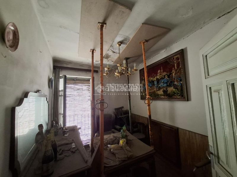 Foto 4a41aedc-dcef-419b-8001-88e682776620. Casa aparellada amb aparcament a Sur Ávila