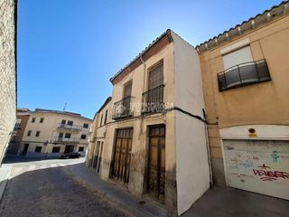 Casa aparellada a Sur. Casa en venta en ávila