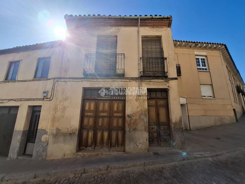 Foto 63ed4e52-4cd2-4a36-92d7-b5ca37705c42. Casa aparellada amb aparcament a Sur Ávila