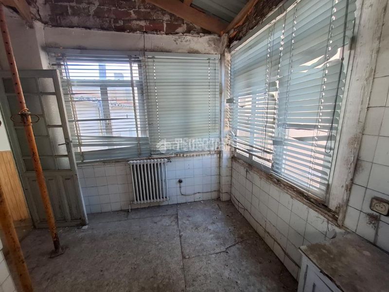 Foto 80fbf3e7-885e-437c-987d-6a2d1e390181. Casa aparellada amb aparcament a Sur Ávila