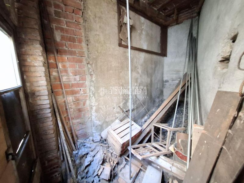 Foto f731f4cf-f6c8-4c33-8b57-615af827a39e. Casa aparellada amb aparcament a Sur Ávila