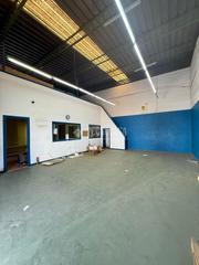 Local Comercial en Centro. Nave en venta en alcal de guadaira