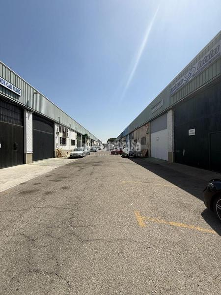 Foto 46f4d022-fa4e-4cd2-b0d4-285b06370378. Local comercial nave en venta en Centro Alcalá de Guadaira