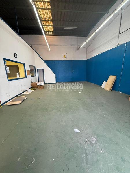 Foto 6eb1d724-abec-497a-88f5-3bb0b4f428a3. Local comercial nave en venta en Centro Alcalá de Guadaira