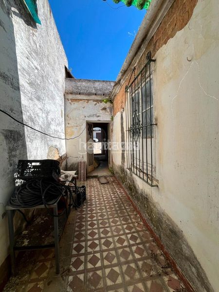 Foto 794773e9-a663-42c2-9d2c-2bd9d7bf6a94. Casa aparellada a Mairena del Alcor