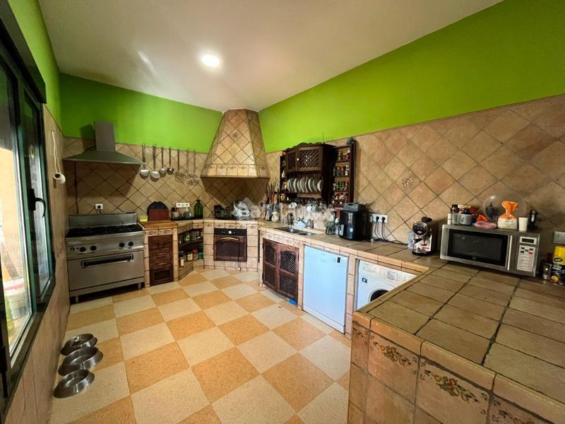 Foto ce648fe7-e2c5-4e17-8954-744ad748c14a. Casa amb calefacció a Carmona
