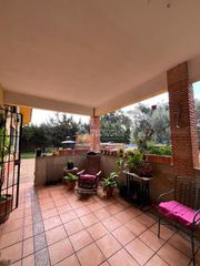 Casa in Carmona. Casa en venta en carmona