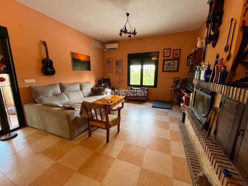 Foto f0580b59-5630-415b-ab3a-6f776e3b5a42. Casa amb calefacció a Carmona