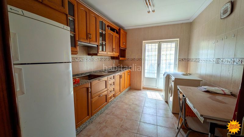 Foto f4465445-5662-4582-8b3d-97add8b61495. Casa adossada a Vélez - Rubio
