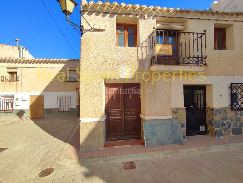 Foto ada615d8-dc95-4d22-86c7-3a2d2ddb7ded. Casa adosada en María