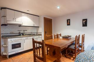 Casa adossada  Crucifijo. Casa adosada en calle el crucifijo de puente la reina, gares