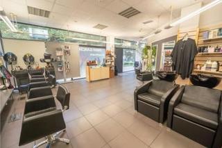 Locale commerciale in Remiro de goñi 36. Negocio en funcionamiento