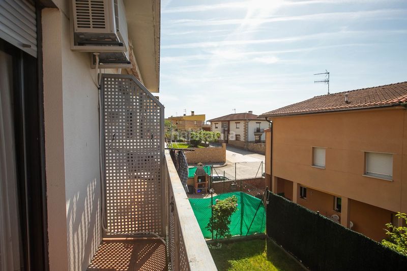 Foto 2f0e2a00-923e-4a24-bf05-32e3e09abf23. Casa adossada amb calefacció a Mendigorria