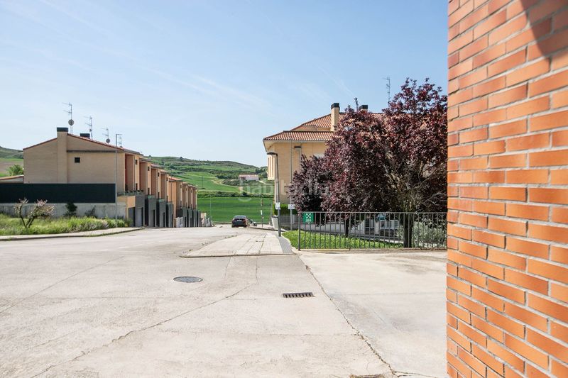 Foto f27dfce5-8a97-4669-9f93-8cc6ddc7869d. Casa adossada amb calefacció a Mendigorria