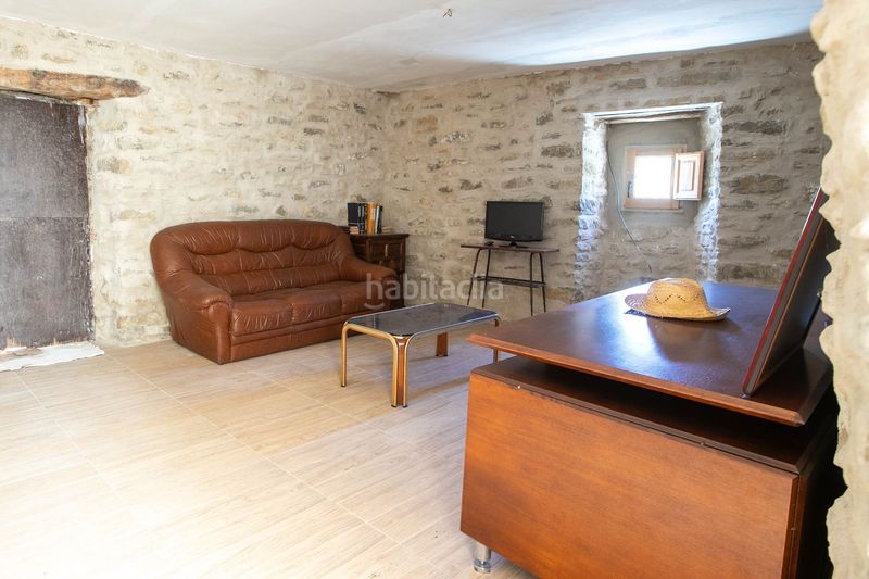 Foto f06a2845-cf9e-45d3-803d-497739994760. Masia amb calefacció a Guirguillano
