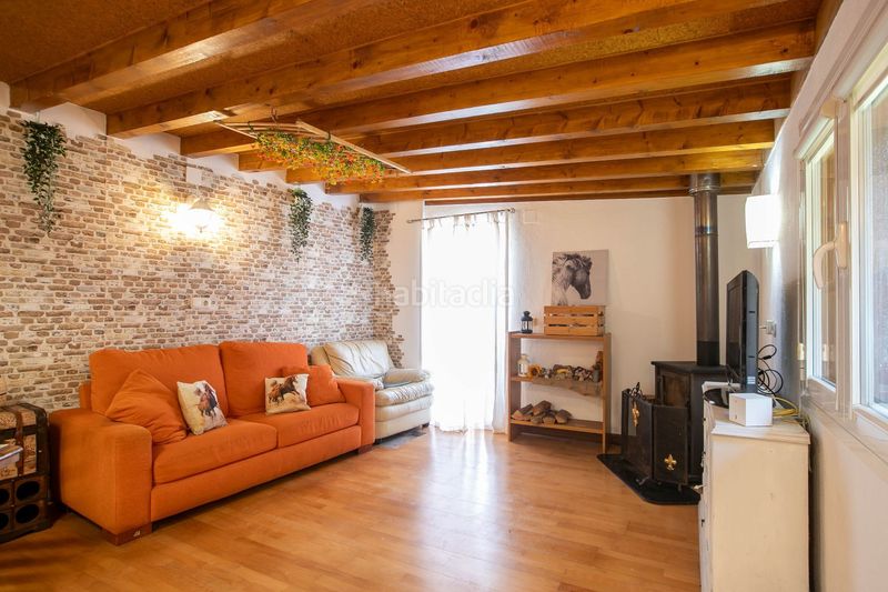 Foto b0f68d34-1325-4d21-9ab3-3cb49006b0fe. Casa amb calefacció a Legarda