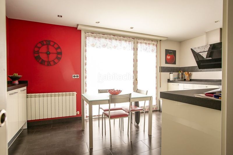 Foto abfd9ac5-9931-459b-8f6e-56d77c10f2e1. Casa adossada amb calefacció a Irurtzun