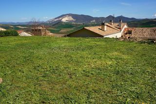 Terreno residenziale  Vinculo. Que casa te construirías en añorbe?