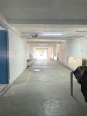 Local Comercial  Passeig de santa coloma. Local de 193m2 con posibilidad de convertir en vivienda.