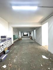 Local commercial  Passeig de santa coloma. Local de 193m2 con posibilidad de convertir en vivienda.