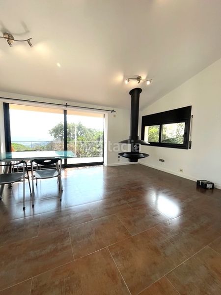 Foto c7526d80-cd06-4a43-900b-de1c1b8d3689. Casa amb xemeneia calefacció aparcament a Palafolls