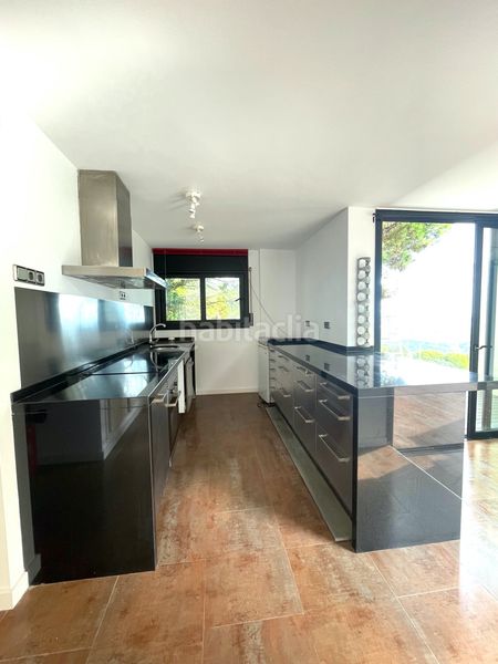 Foto c7ff30a6-884c-41ed-a676-0b413909e885. Casa amb xemeneia calefacció aparcament a Palafolls