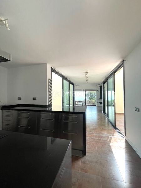Foto ce12c60b-be46-4f08-94a8-35572d179311. Casa amb xemeneia calefacció aparcament a Palafolls