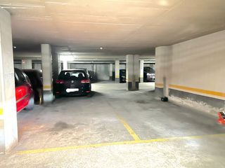 Aparcament cotxe a Rambla del poblenou 91. Plaza para coche grande en rambla poblenou 77-91