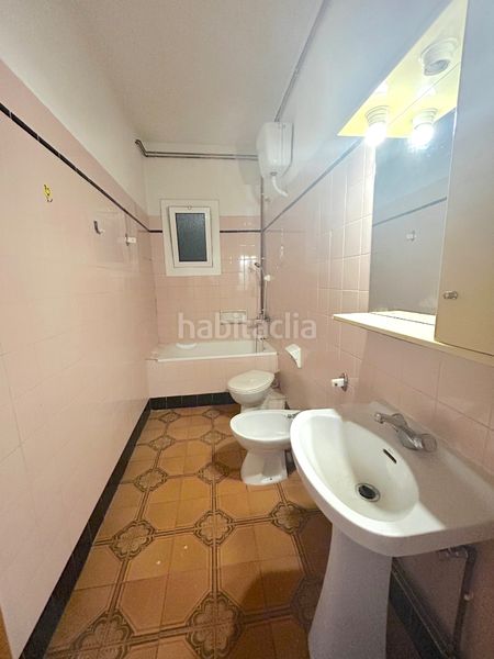 Foto be3d6da0-f49a-4434-ae9b-5c7646e5dfdd. Pis a Sants-Badal Barcelona