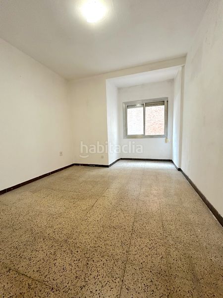 Foto cb359c6e-ea49-4fa7-b7fc-bffb250150c5. Pis a Sants-Badal Barcelona