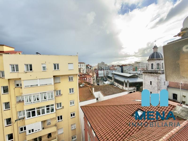 Foto df6a9370-79ad-43b6-9c10-efc2d47884bd. Àtic amb calefacció a Centro - Ayuntamiento Santander