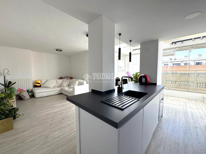 Foto 8c4e9257-4696-412f-bf43-287972cd4ad6. Piso  en venta en Montecarmelo Madrid