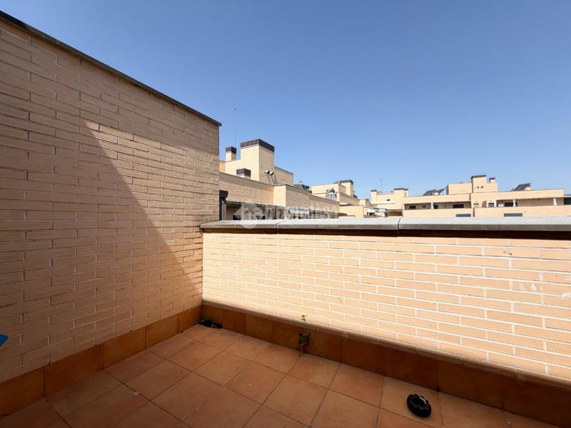 Foto 4b8020be-f884-45e7-bd29-5e77a2efad19. Àtic amb calefacció aparcament piscina a Montecarmelo Madrid