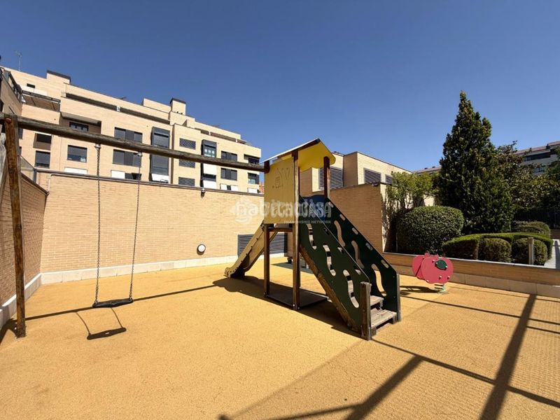 Foto 7ce28e07-05f2-4675-97ff-5632507656ff. Àtic amb calefacció aparcament piscina a Montecarmelo Madrid
