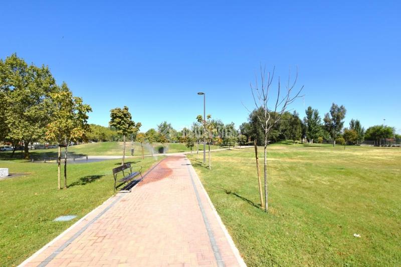 Foto c119a0c1-5840-489e-9ab8-9239ae7983d1. Autoparkplatz in Getafe norte Getafe
