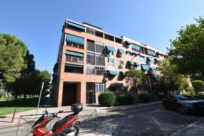Foto 9d8f2879-1079-402e-b276-2ce38311e7e0. Aparcament cotxe a Getafe norte Getafe