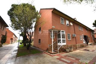 Casa aparellada a Perales del Río. Casa en venta en getafe