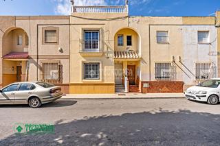 Casa aparellada a Santa María del Águila. Casa en venta en el ejido