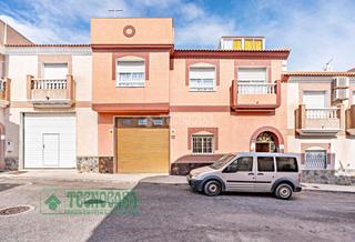 Casa aparellada a Santa María del Águila. Casa en venta en el ejido