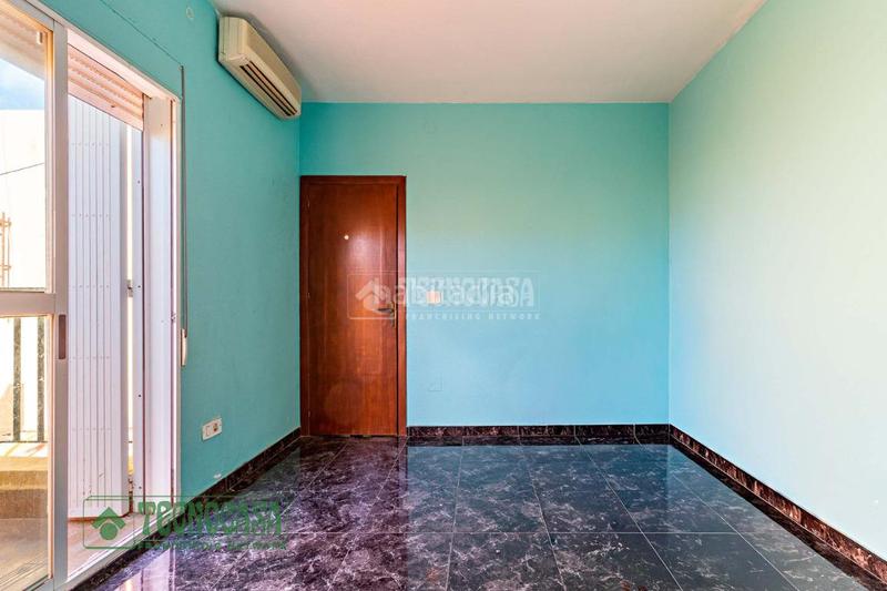 Foto bd2046af-74f8-4f58-ad2d-ca8044d025e5. Casa aparellada a Santa María del Águila Ejido (El)