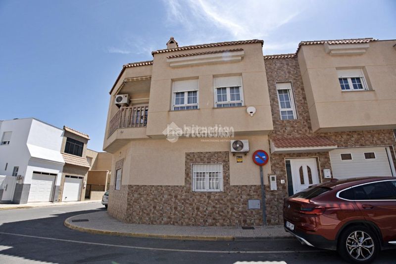 Foto 14269036-c87a-4d62-b19f-a0806590273d. Casa aparellada a Matagorda Ejido (El)